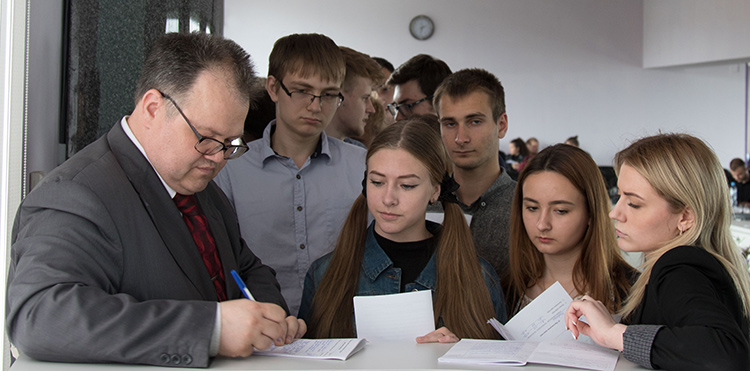 Денис Монастырский и студенты РГАИС